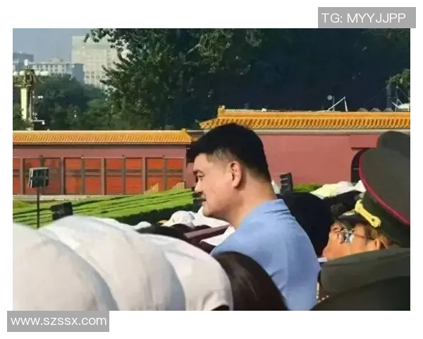 姚明在社交媒体上发声表达不满引发热议背后的故事与影响