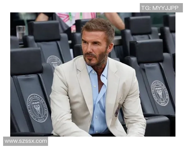 足球明星高清横版照片展现球场风采与激情瞬间的完美捕捉