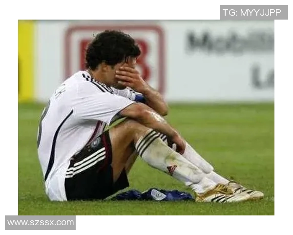 梦幻绿茵场上的足球明星们各具特色的睡姿动漫展现